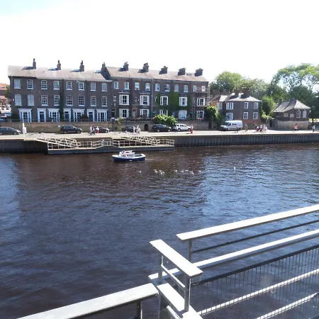 Vakantiehuis 3 Emperors Wharf With Stunning River Views *
