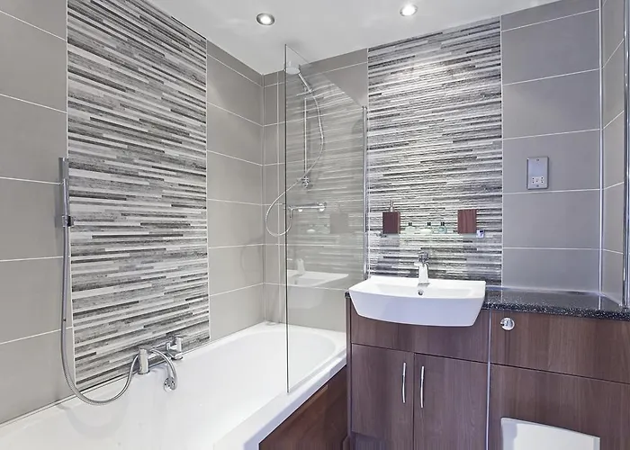 3 Emperors Wharf With Stunning River Views