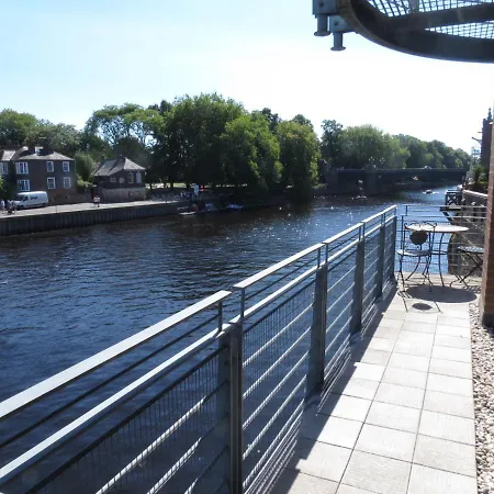 3 Emperors Wharf With Stunning River Views * יורק